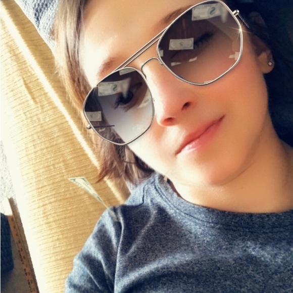 Meet your Posher, Loren - Picture 3 of 3